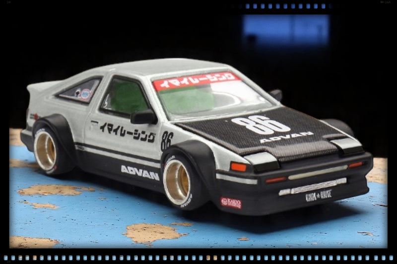 Load image into Gallery viewer, Toyota AE86 SPRINTER TRUENO KAIDO STREET V2 1983 MINI GT 1:64
