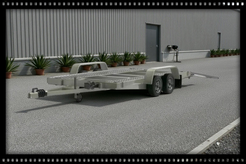 Load image into Gallery viewer, Car TRANSPORT TRAILER SILVER 1980 OTTOmobile 1:18
