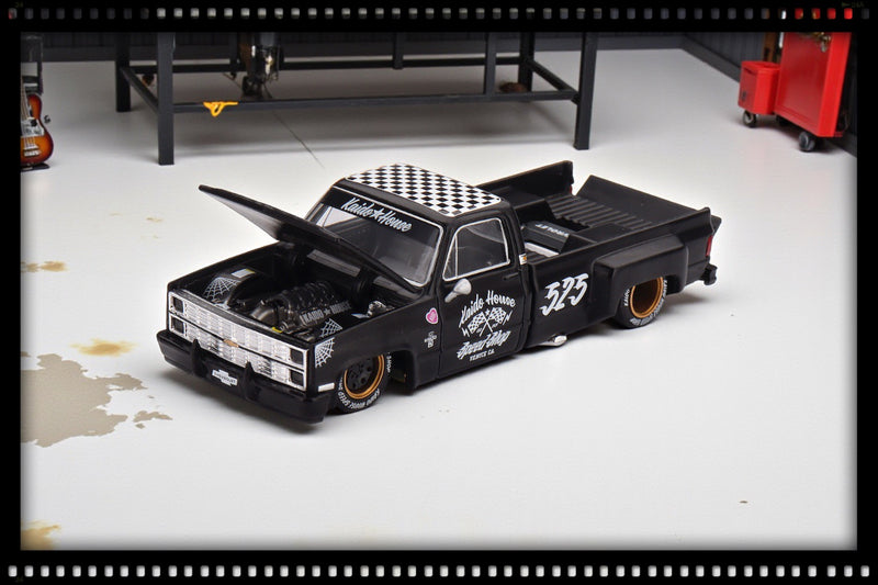 Load image into Gallery viewer, Chevrolet SILVERADO Dually Hot Rod V1 MINI GT 1:64
