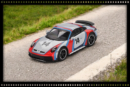 Porsche 911 (992) DAKAR ICE GREY METALLIC RALLY TRIBUTE 2024 (LHD) MINI GT 1:64