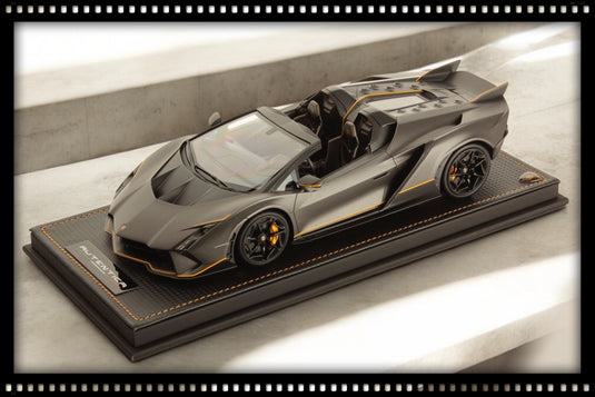 LAMBORGHINI AUTÉNTICA GRAY/YELLOW with display case & leather base (LIMITED EDITION 399 pieces) MR COLLECTION MODELS 1:18
