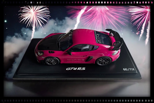 Porsche 718 CAYMAN GT4 RS (982) Purple with Case - LIMITED EDITION 718 pieces - PORSCHE DEALERMODEL 1:18