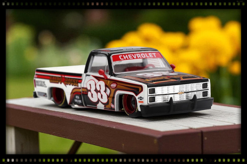Load image into Gallery viewer, Chevrolet SILVERADO KAIDO INTIMIDATOR V1 1980 MINI GT 1:64
