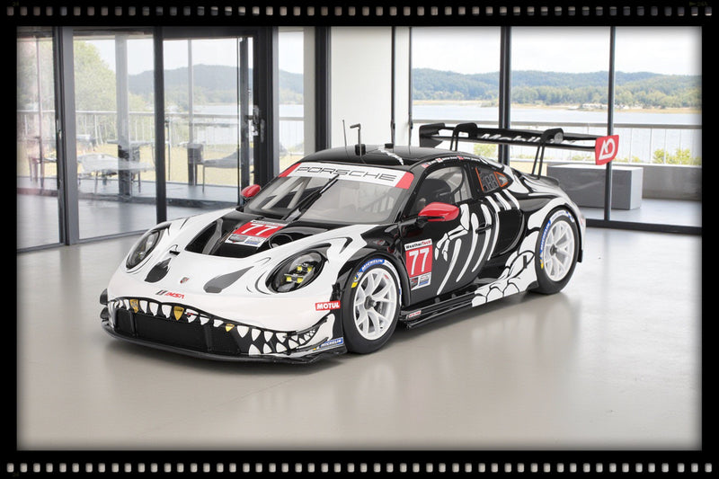 Laad de afbeelding in de Gallery-viewer, Porsche 911 (992) GT3 R #77 GTD PRO AO RACING PETIT LE MANS 2025 TOP SPEED 1:18
