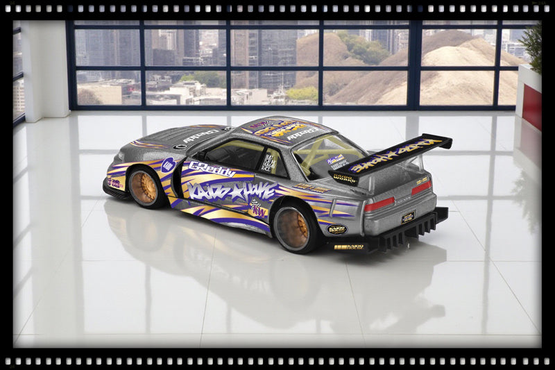 Chargez l'image dans la visionneuse de la galerie, Nissan SILVIA S13-R KAIDO DRIFT V1 MINI GT 1:64
