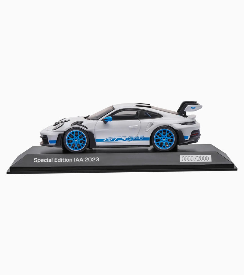 Chargez l'image dans la visionneuse de la galerie, Porsche 911 GT3 RS (992) IAA SPECIAL MODEL 2023 Blanc/Bleu - LIMITED EDITION 1086/2000 pièces - PORSCHE DEALERMODEL 1:43
