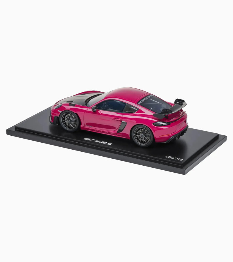 Chargez l'image dans la visionneuse de la galerie, Porsche 718 CAYMAN GT4 RS (982) Violet avec Case - ÉDITION LIMITÉE 661/718 pièces - PORSCHE DEALERMODEL 1:18
