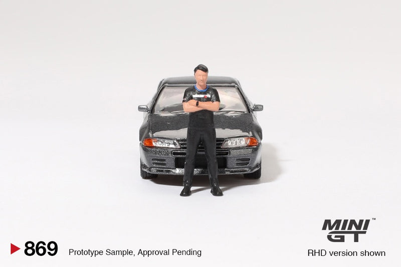 Chargez l'image dans la visionneuse de la galerie, NISSAN SKYLINE GT-R (R32) NISMO NISMO GUNMETAL AVEC FIGURINE TSUGIO MATSUDA 1992 MINI GT 1:64
