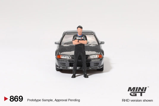 NISSAN SKYLINE GT-R (R32) NISMO NISMO GUNMETAL AVEC FIGURINE TSUGIO MATSUDA 1992 MINI GT 1:64