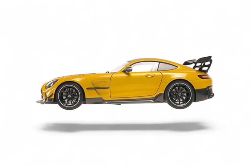 Load image into Gallery viewer, Mercedes-Benz AMG GT BLACK SERIES 2021 YELLOW METALLIC (SOLARBEAM) MINICHAMPS 1:18
