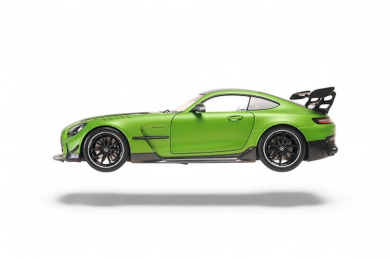 Chargez l'image dans la visionneuse de la galerie, Mercedes-Benz AMG GT BLACK SÉRIES 2021 VERT MAT MINICHAMPS 1:18
