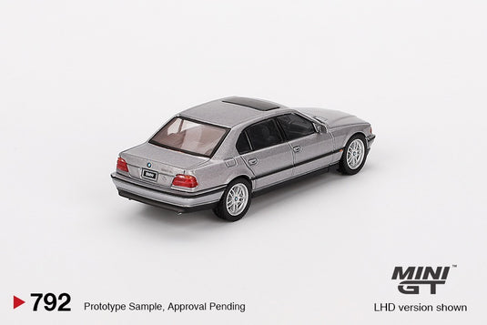 BMW E38 750 IL ASPEN ZILVER METALLIC 2000 MINI GT 1:64