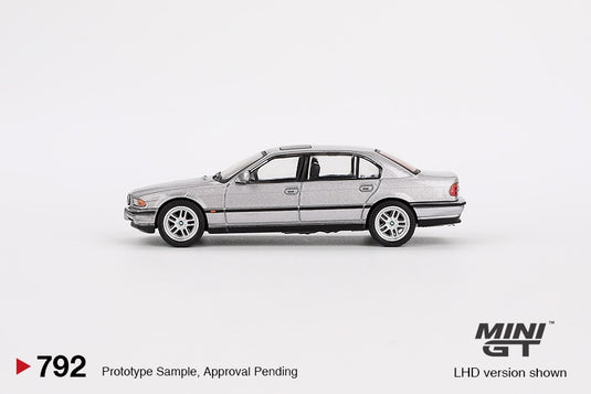 BMW E38 750 IL ASPEN ZILVER METALLIC 2000 MINI GT 1:64
