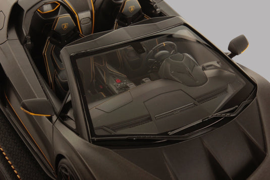 LAMBORGHINI AUTÉNTICA GRAY/YELLOW with display case & leather base (LIMITED EDITION 399 pieces) MR COLLECTION MODELS 1:18