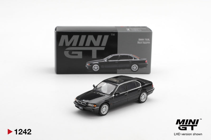 Laad de afbeelding in de Gallery-viewer, BMW 750IL (E38) ZWART 1999 MINI GT 1:64
