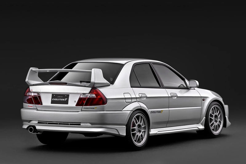 Load image into Gallery viewer, MITSUBISHI LANCER EVOLUTION V (CP9A) SILVER IGNITION MODEL 1:18
