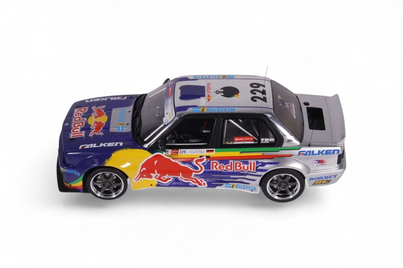 Laad de afbeelding in de Gallery-viewer, BMW E30 V8 DRIFT REDBULL OTTOmobile 1:18
