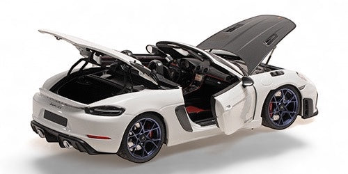 Porsche SPYDER RS 2024 WHITE METTALIC / BLUE WHEELS WITH WEISSACH PACKAGE MINICHAMPS 1:18