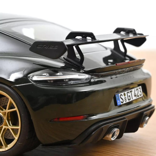 Porsche Cayman GT4 RS with pack Weissach 2023 Green NOREV 1:18