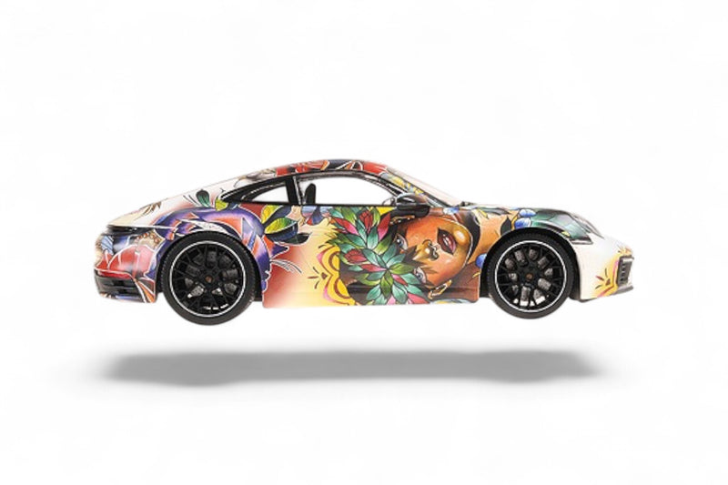 Laad de afbeelding in de Gallery-viewer, Porsche 911 CARRERA 4S 2019 BLOEMENONTWERP BASISPLAAT EN ACRYL CASE ‼️BEPERKTE EDITIE 500 stuks‼️ MINICHAMPS 1:18
