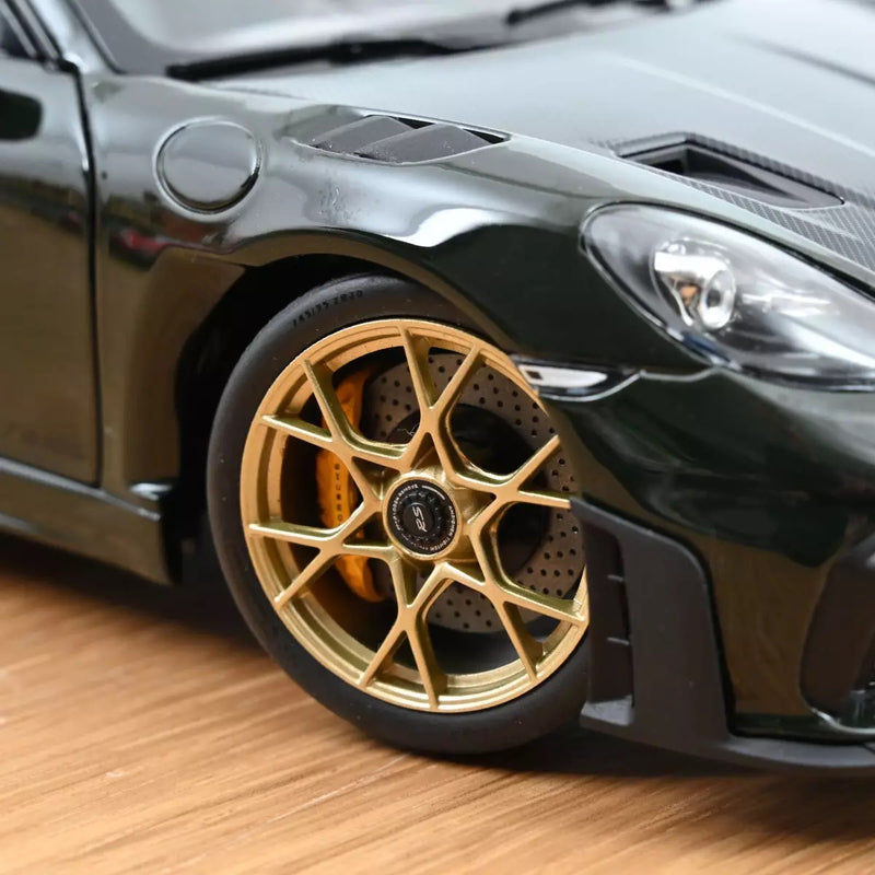 Load image into Gallery viewer, Porsche Cayman GT4 RS with pack Weissach 2023 Green NOREV 1:18
