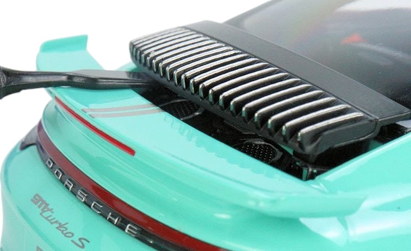 Load image into Gallery viewer, Porsche 911 (992) Turbo S coupe Sport Design 2021 Green MINICHAMPS 1:18
