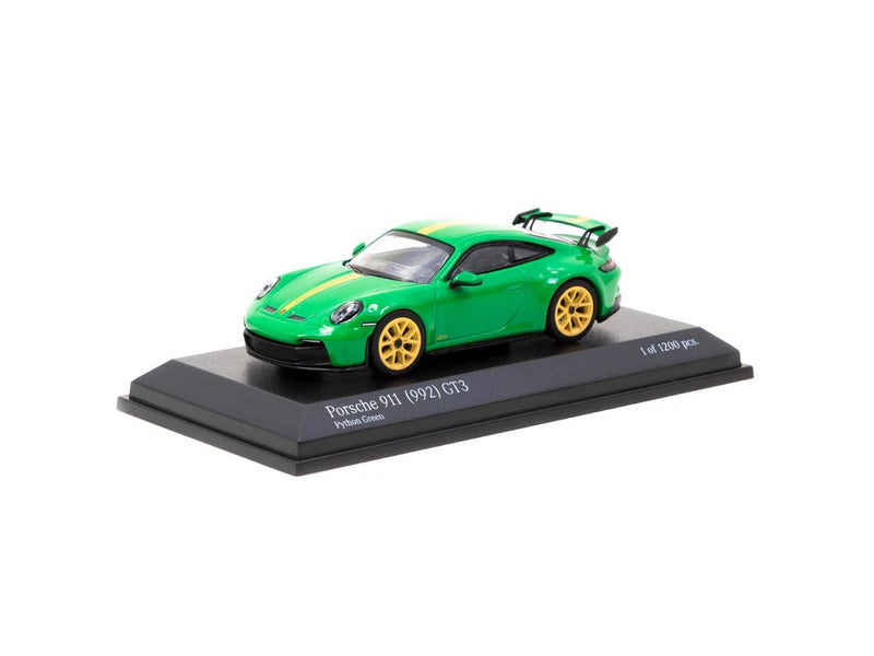 Load image into Gallery viewer, Porsche 911 (992) GT3 2021 MINICHAMPS 1:64
