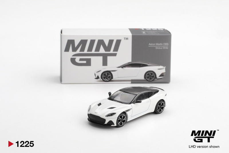 Chargez l'image dans la visionneuse de la galerie, ASTON MARTIN BDS STRATUS BLANC 2024 MINI GT 1:64
