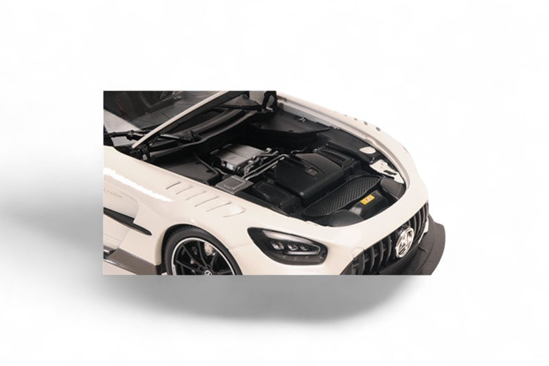 Load image into Gallery viewer, Mercedes AMG GT BLACK SERIES 2021 WHITE / BLACK WHEELS MINICHAMPS 1:18
