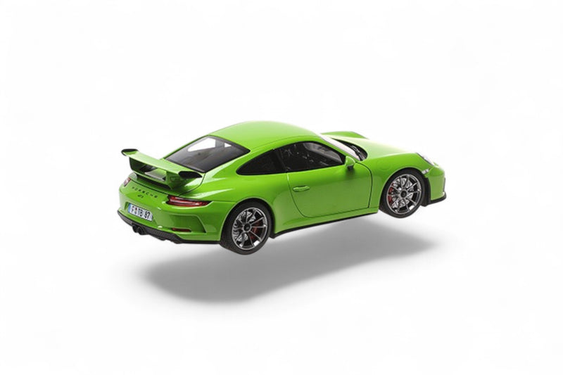 Chargez l'image dans la visionneuse de la galerie, PORSCHE 911 (991) GT3 2018 SHMEE 150 VERT MINICHAMPS 1:18
