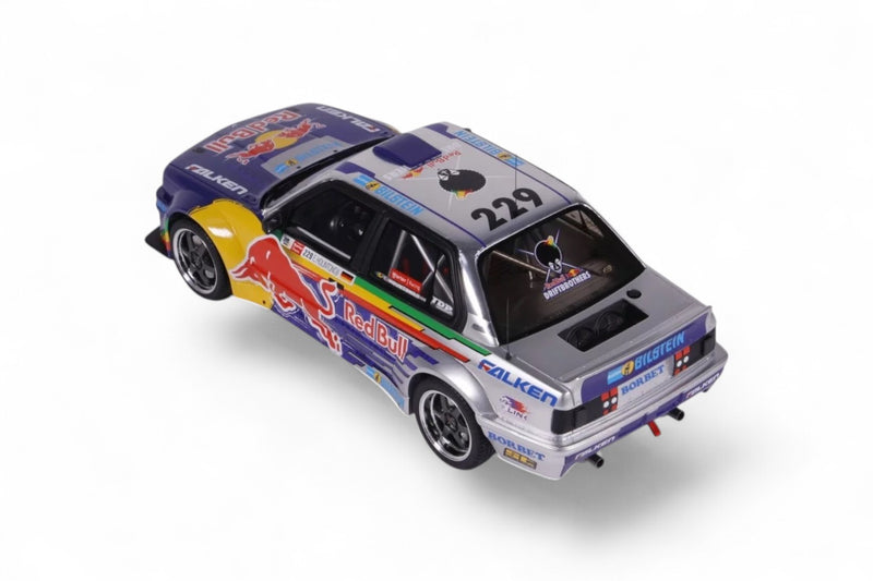 Laad de afbeelding in de Gallery-viewer, BMW E30 V8 DRIFT REDBULL OTTOmobile 1:18
