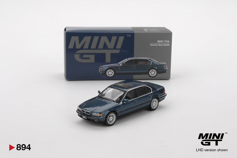 Chargez l'image dans la visionneuse de la galerie, BMW 750 IL (E38) BLEU SORRENTO MÉTALLIQUE 1998 MINI GT 1:64
