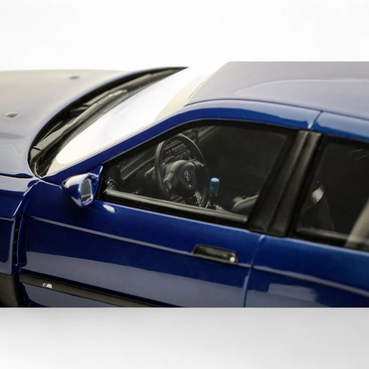 BMW E36 LTO BERLINE TURBO KHYZYL SALEEM BLEU AVUS 2023 OTTOmobile 1:18