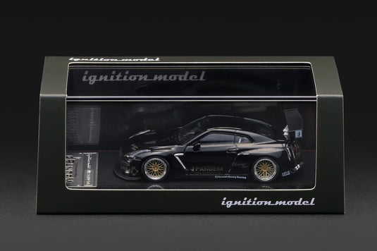 NISSAN PANDEM R35 GT-R ZWART METALLIC IGNITION MODEL 1:64