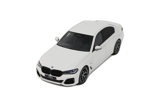 Bmw 545E X DRIVE SALOON M SPORT ALPINE WHITE III 2023 GT SPIRIT 1:18