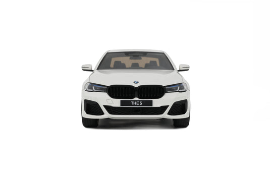 Bmw 545E X DRIVE SALOON M SPORT ALPINE WHITE III 2023 GT SPIRIT 1:18