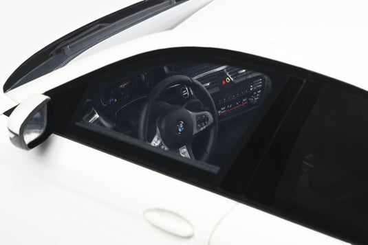 Bmw 545E X DRIVE SALOON M SPORT ALPINE WHITE III 2023 GT SPIRIT 1:18