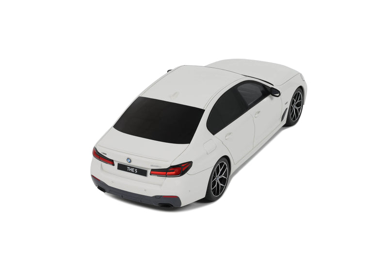 Load image into Gallery viewer, Bmw 545E X DRIVE SALOON M SPORT ALPINE WHITE III 2023 GT SPIRIT 1:18
