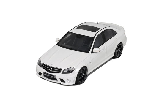 Mercedes-Benz C63 AMG DIAMOND WHITE 2007 GT SPIRIT 1:18