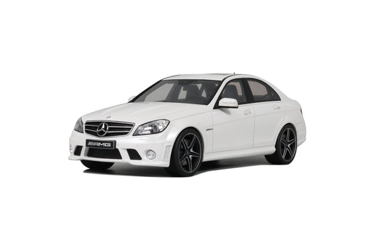 Mercedes-Benz C63 AMG DIAMOND WHITE 2007 GT SPIRIT 1:18