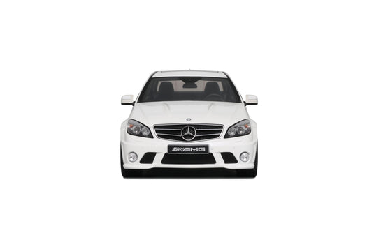 Mercedes-Benz C63 AMG DIAMOND WHITE 2007 GT SPIRIT 1:18