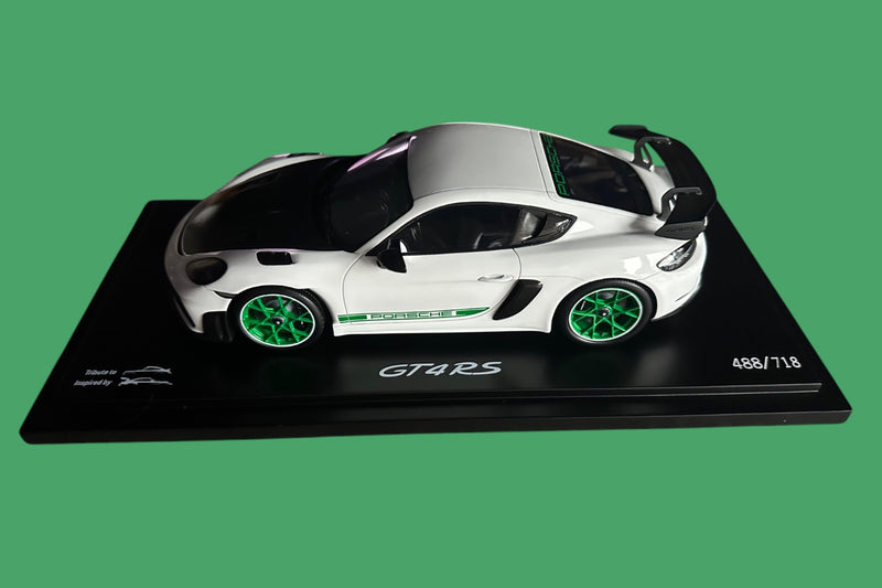 Load image into Gallery viewer, Porsche 718 Cayman GT4 RS Type 982 2021 (White/Green) with Case - LIMITED EDITION 718 pieces - PORSCHE DEALERMODEL 1:18
