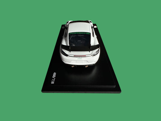 Porsche 718 Cayman GT4 RS Type 982 2021 (White/Green) with Case - LIMITED EDITION 718 pieces - PORSCHE DEALERMODEL 1:18