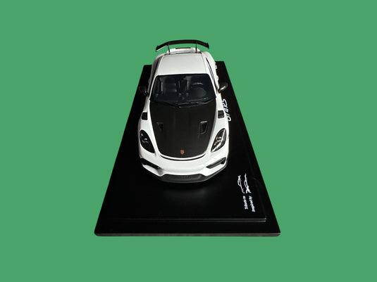 Porsche 718 Cayman GT4 RS Type 982 2021 (White/Green) with Case - LIMITED EDITION 718 pieces - PORSCHE DEALERMODEL 1:18
