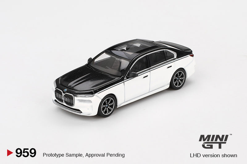 Load image into Gallery viewer, Bmw I7 XDRIVE60 ALPINE WHITE / BLACK SAPPHIRE 2024 (LHD) MINI GT 1:64
