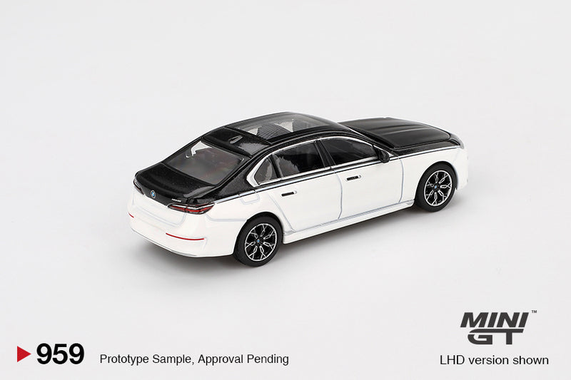 Load image into Gallery viewer, Bmw I7 XDRIVE60 ALPINE WHITE / BLACK SAPPHIRE 2024 (LHD) MINI GT 1:64
