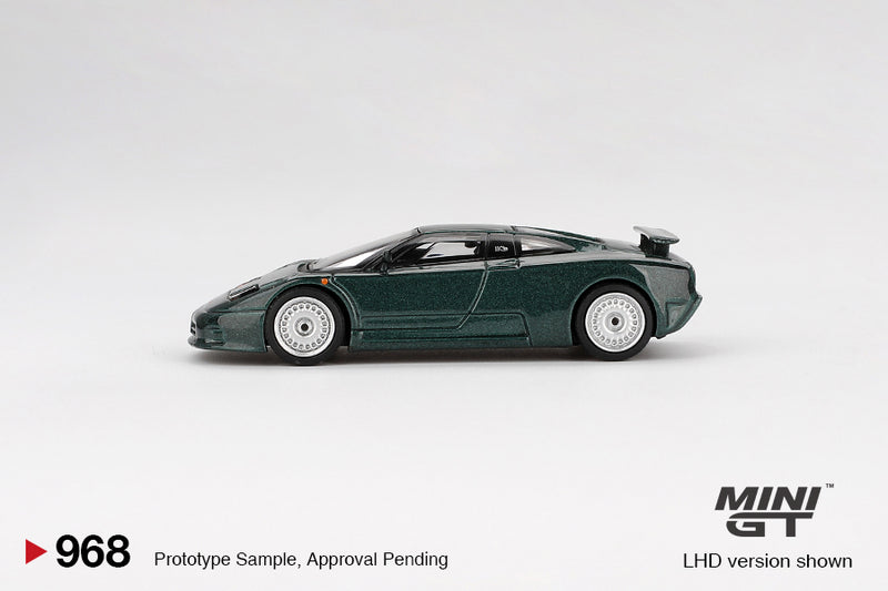 Laad de afbeelding in de Gallery-viewer, BUGATTI EB110 GT GROEN SCURO 1995 MINI GT 1:64

