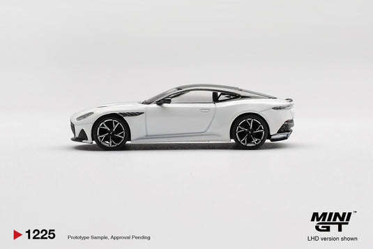 ASTON MARTIN BDS STRATUS WHITE 2024 (LHD) MINI GT 1:64