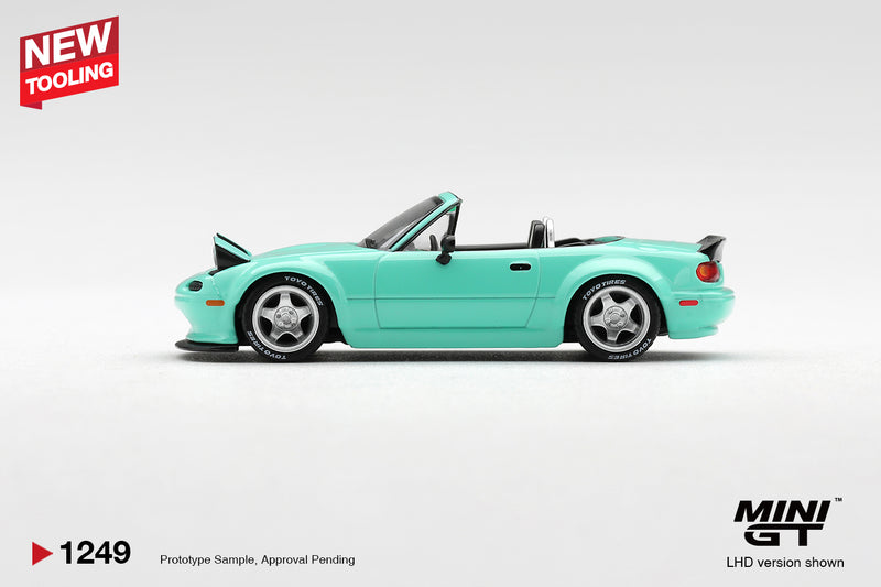 Laad de afbeelding in de Gallery-viewer, MAZDA MX5 (NA) PANDEM BODYKIT MINTGROEN 2026 MINI GT 1:64
