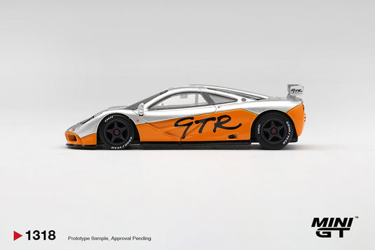 MCLAREN F1 GTR PRESENTATION 1995 MINI GT 1:64
